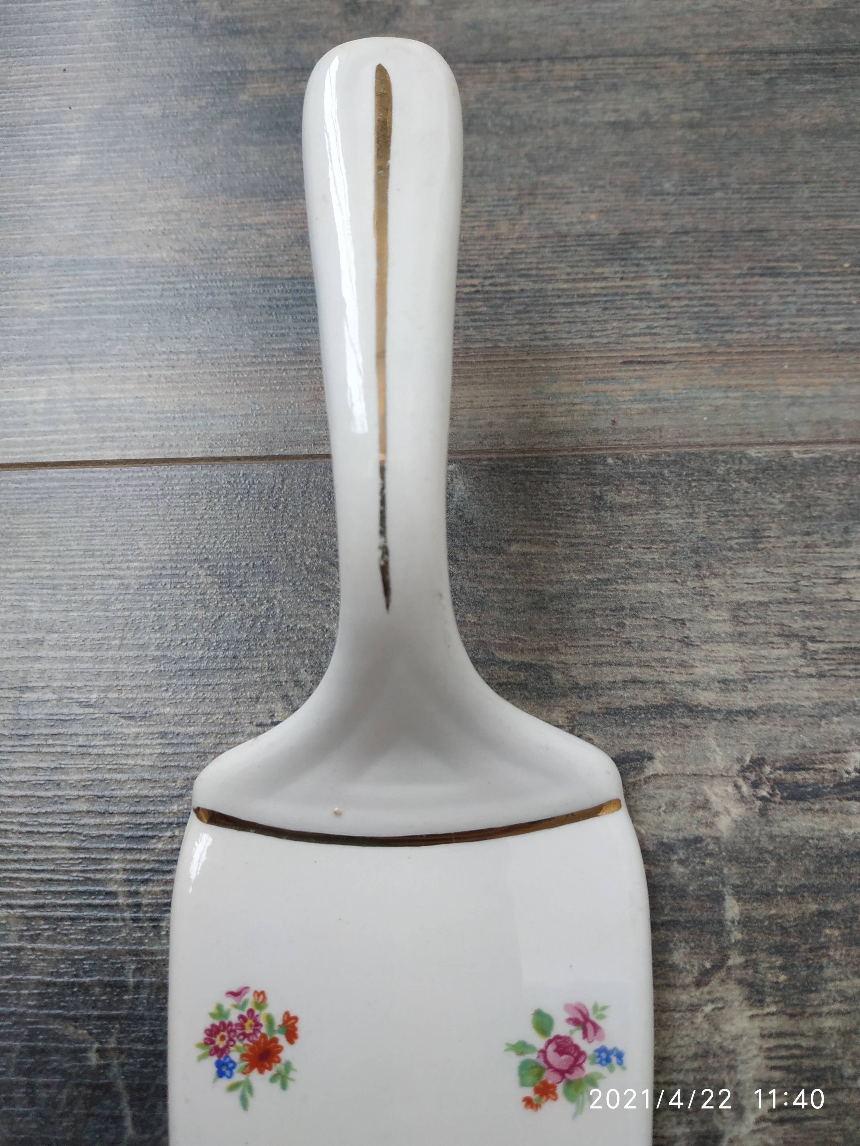 Cake shovel