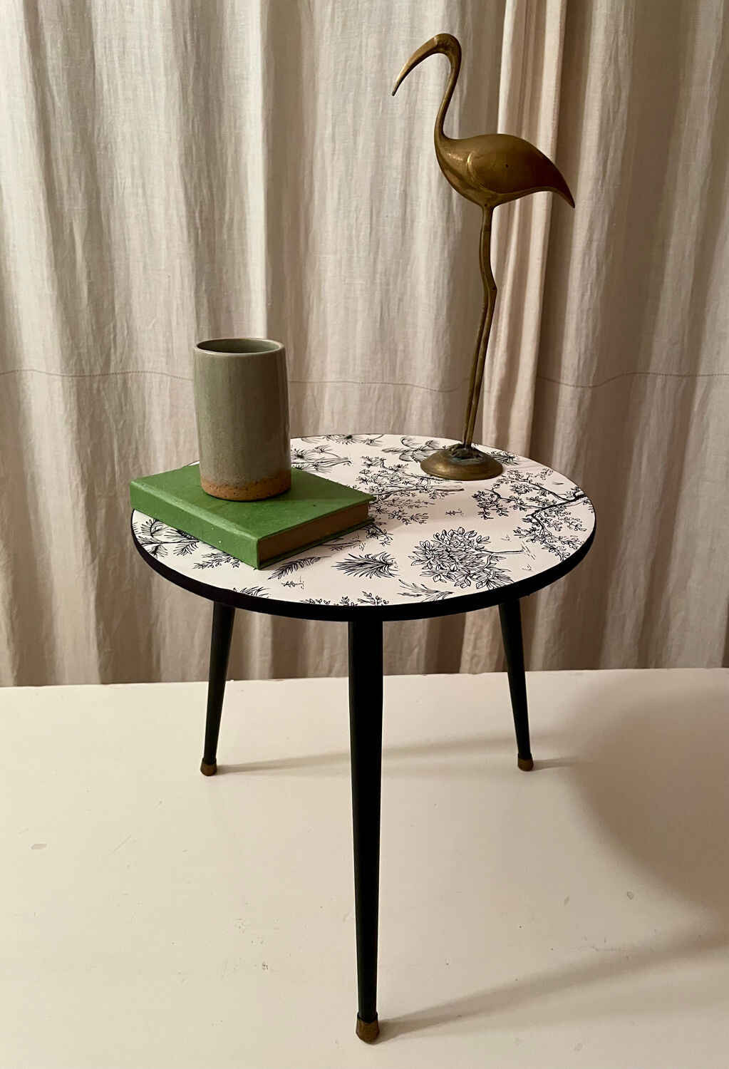 Petite table tripode guéridon