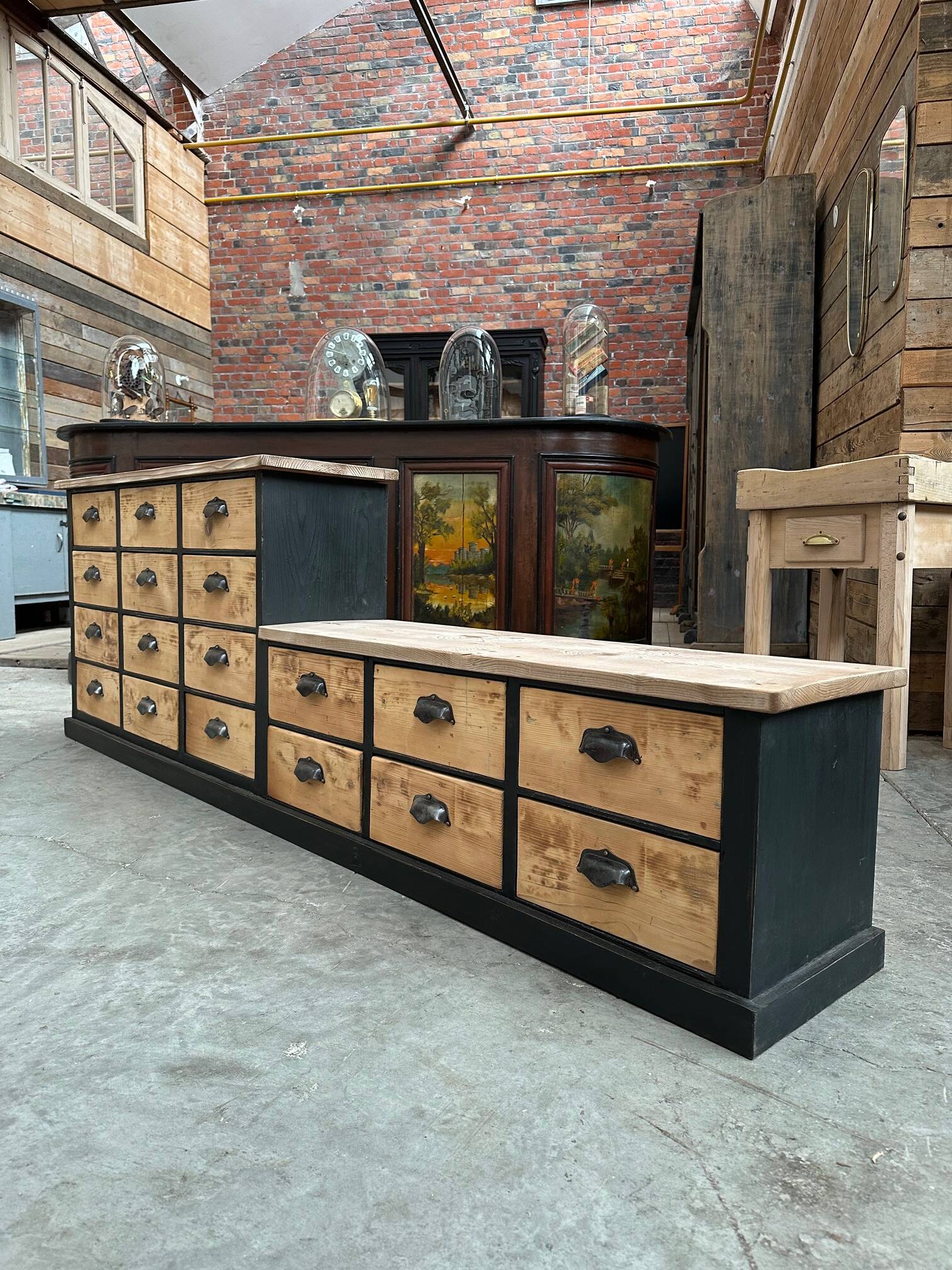 Meuble de métier asymétrique