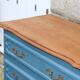 Commode ancienne rénovée bleu – plateau bois – 3 tiroirs