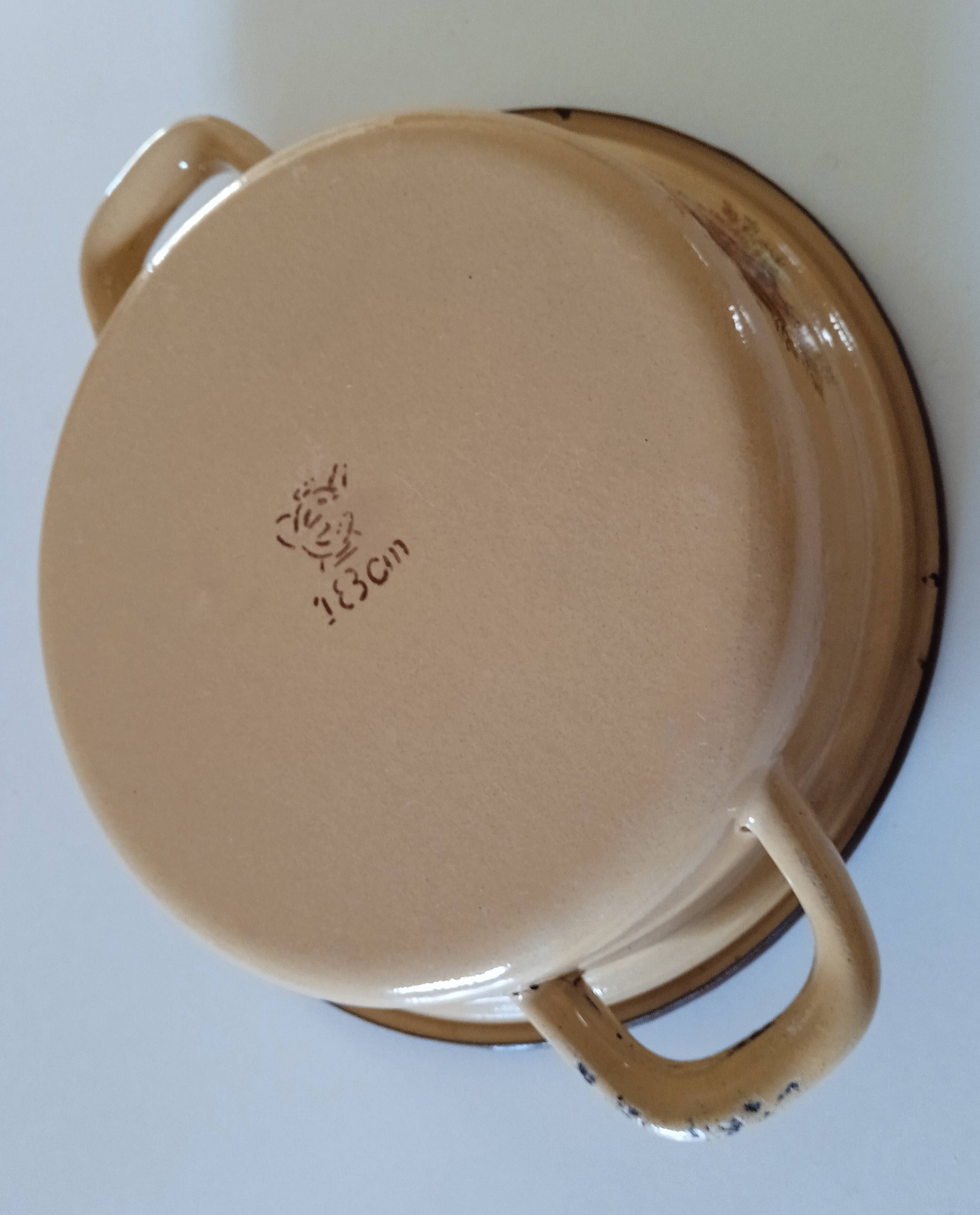 Egg dish in steel enamelled decorations Vintage