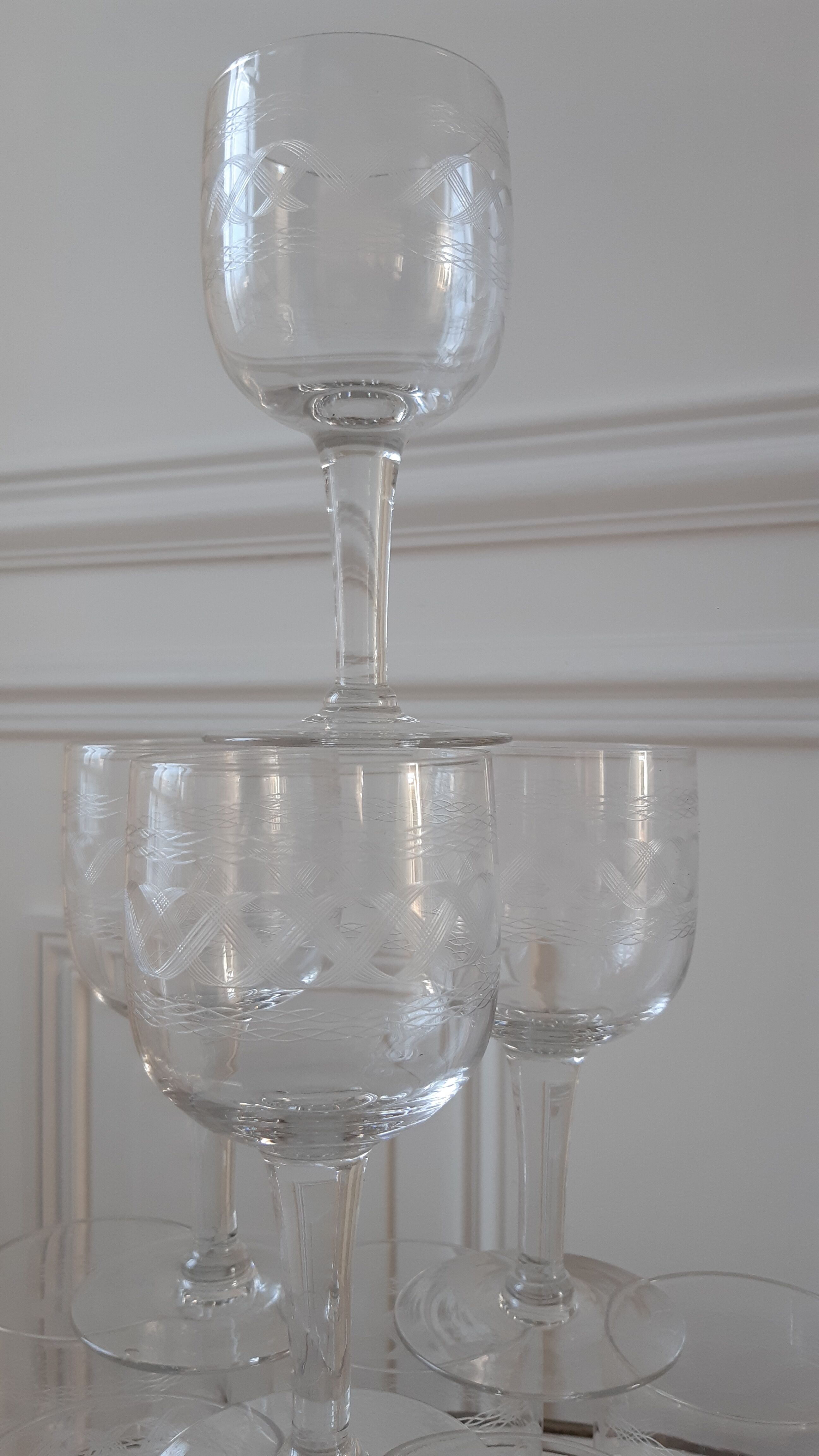 Set of 9 crystal wine glasses engraved early twentieth century