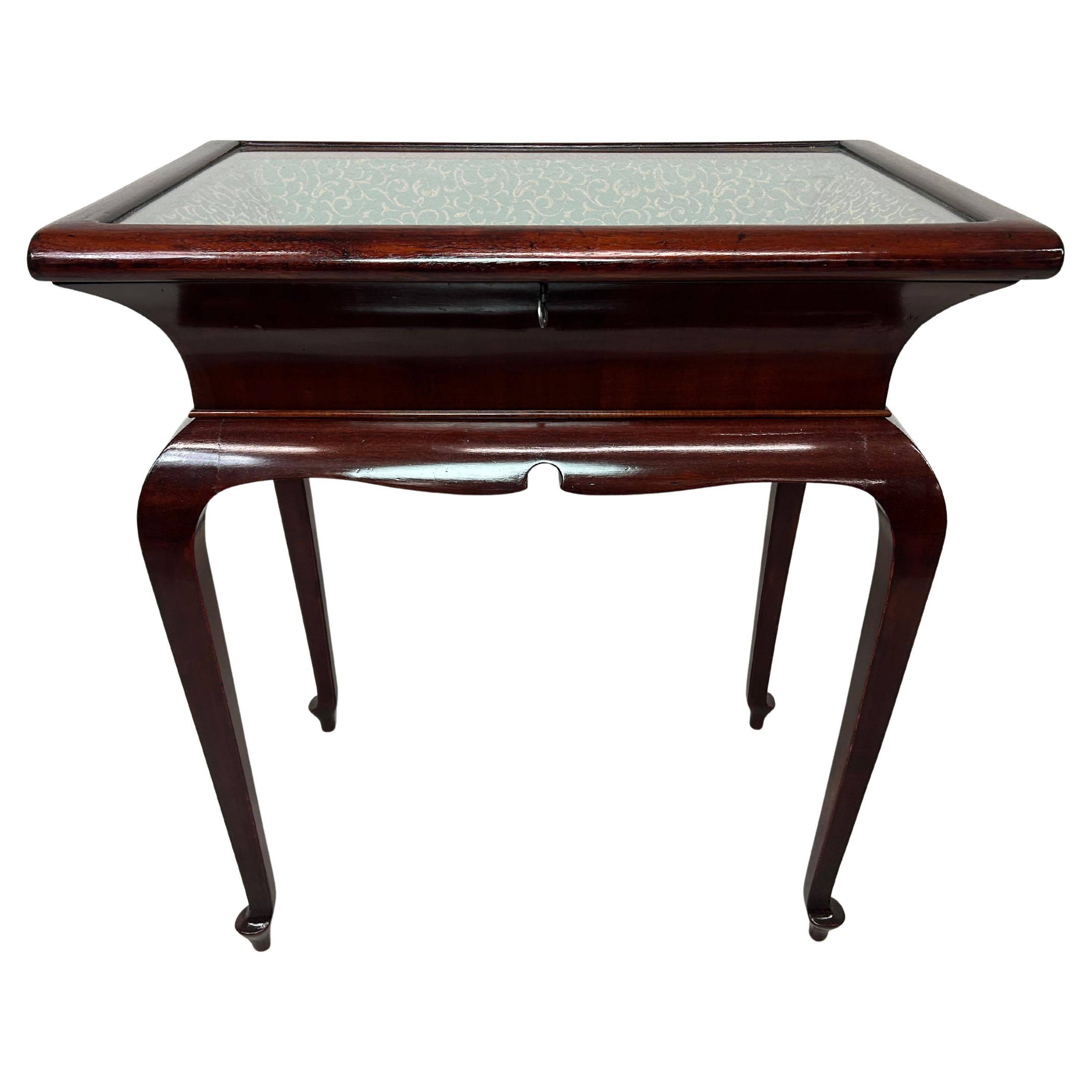 Art Deco display table in mahogany