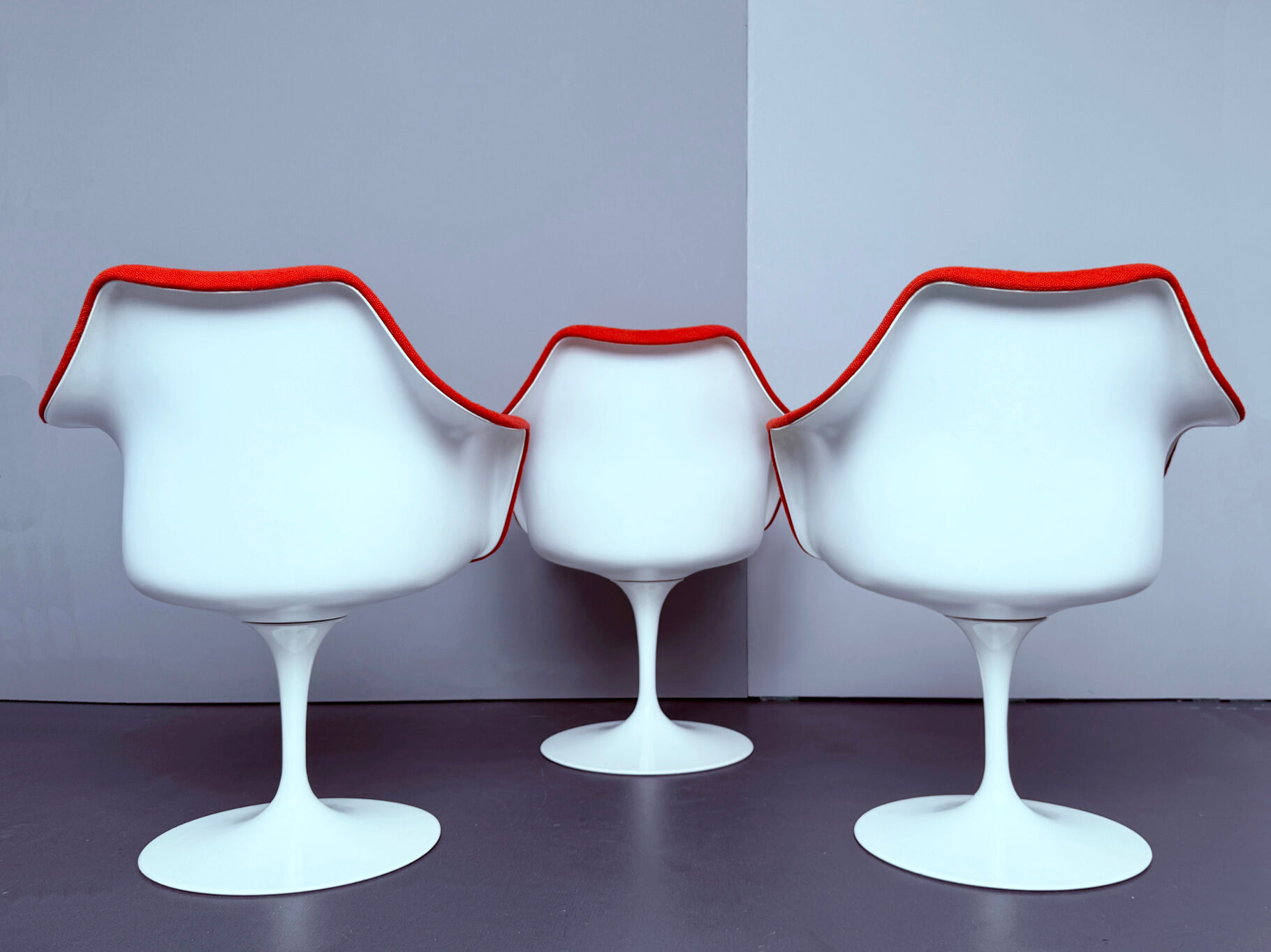 Tulip chair – swivel armchair red, by Eero Saarinen for Knoll International, Italy, 1960s