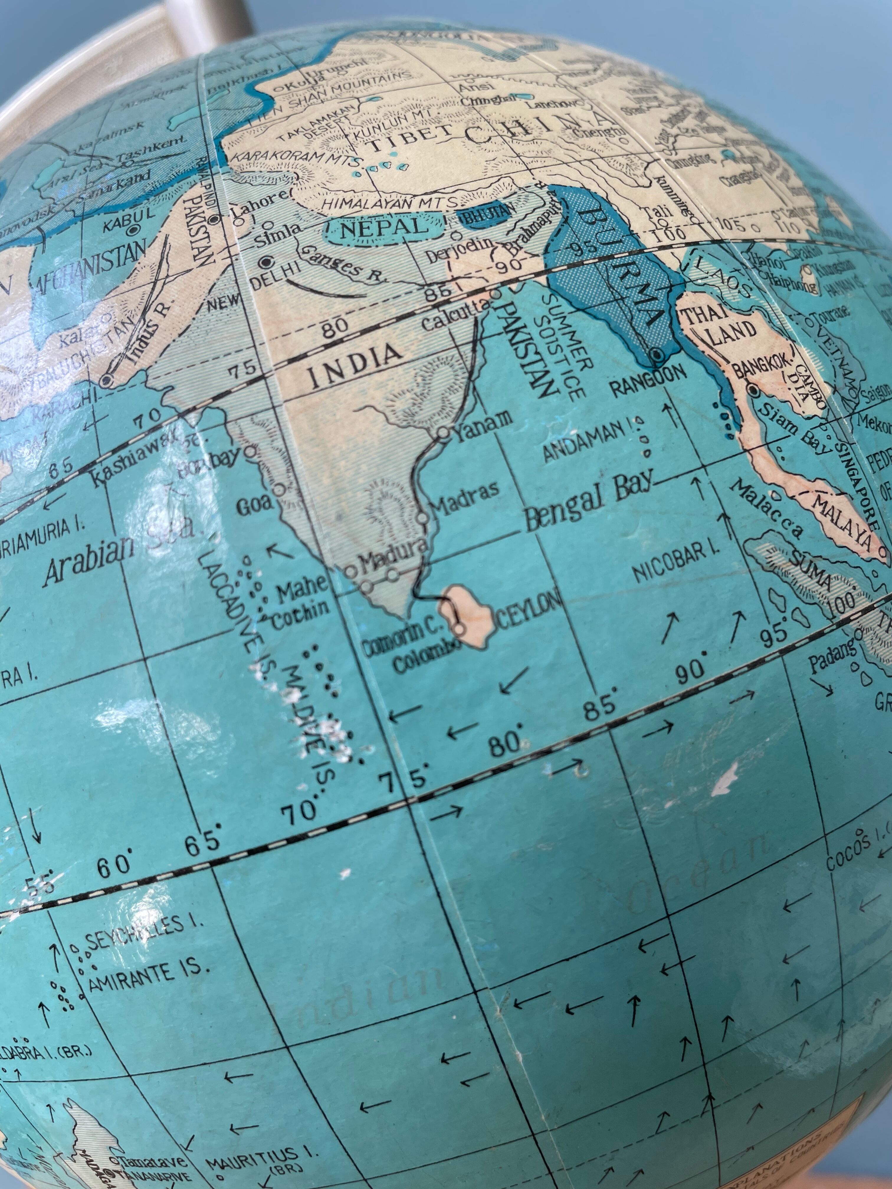 Globe terrestre vintage KED