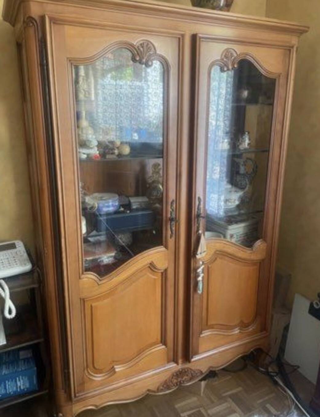 Display cabinet / bonnetière in cherry wood, Louis XV style, very good condition.