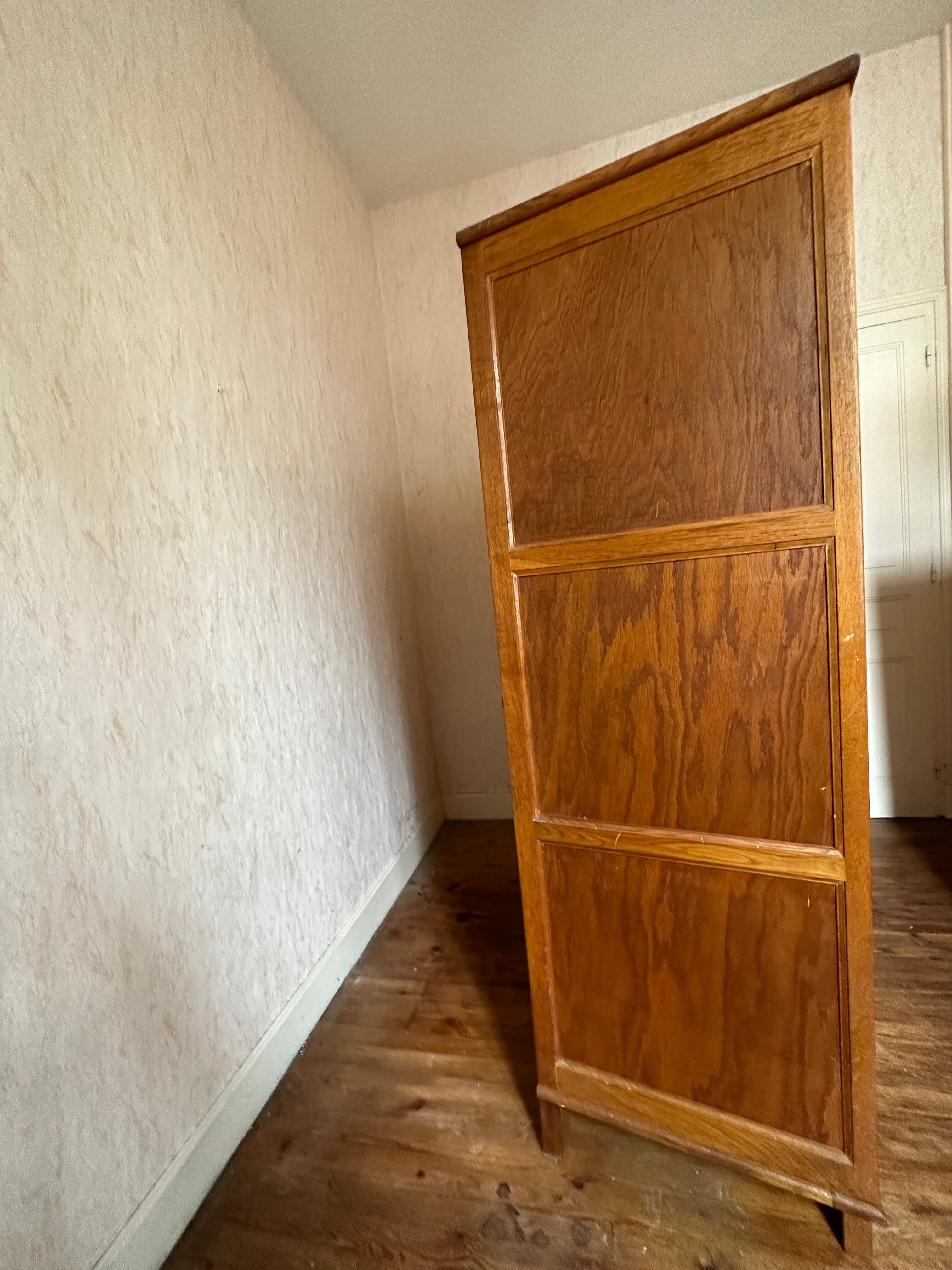 Wardrobe sliding doors