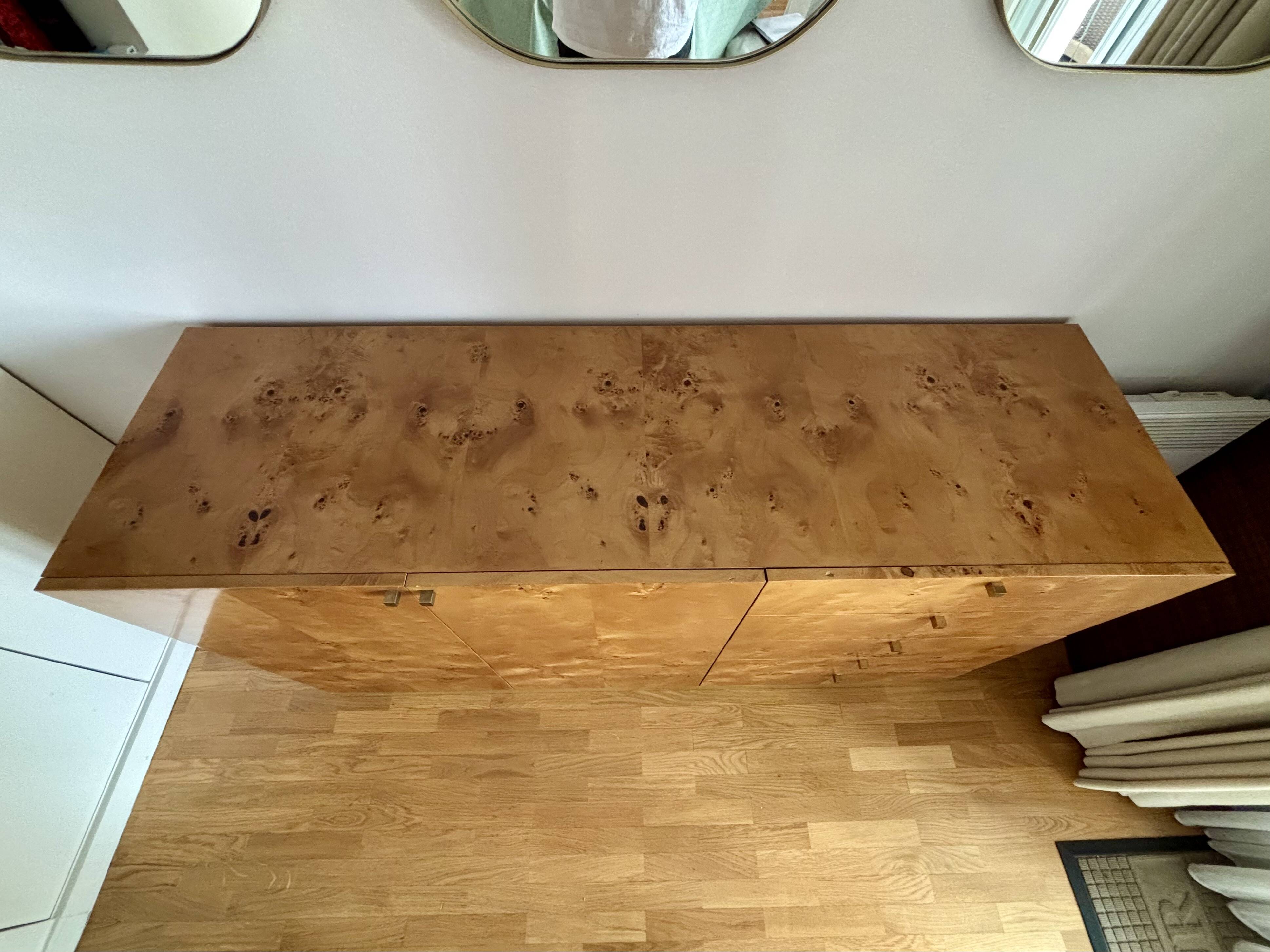 Vintage sideboard in burl wood and gilded brass