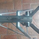 Table Design numérotée (série limitée) Nomos Norman Foster par Tecno Italie