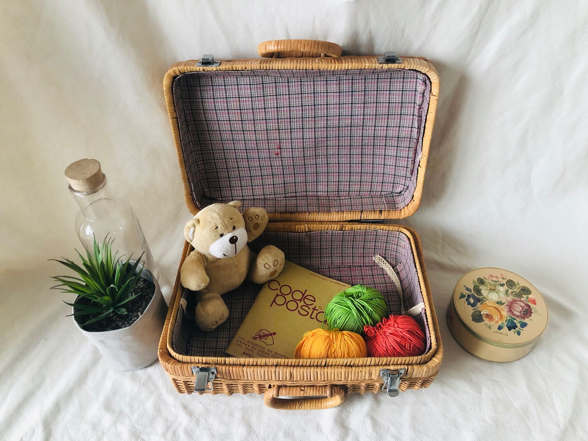 Wicker case, vintage