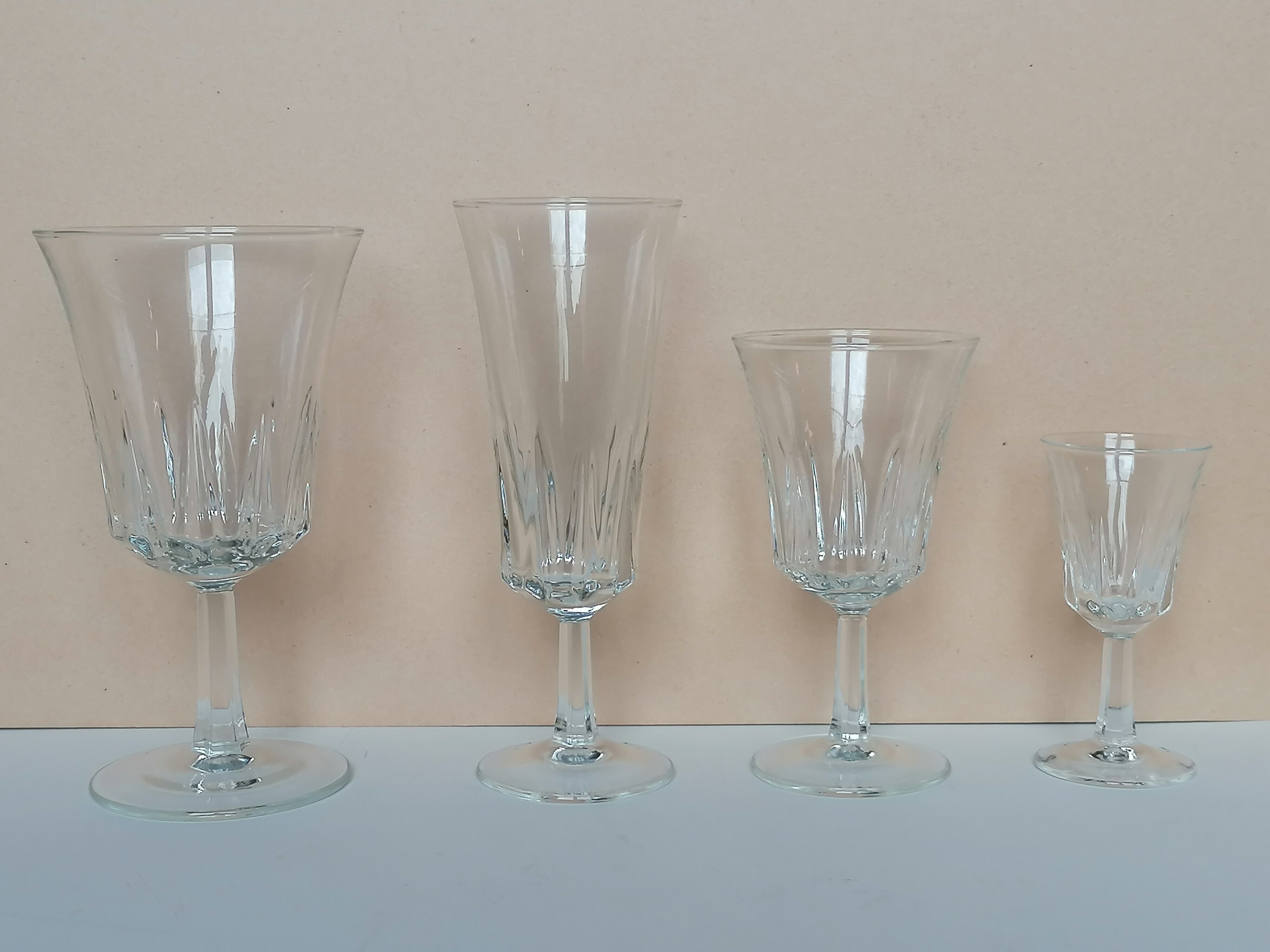 Service 24 pieces vintage foot glasses 70s