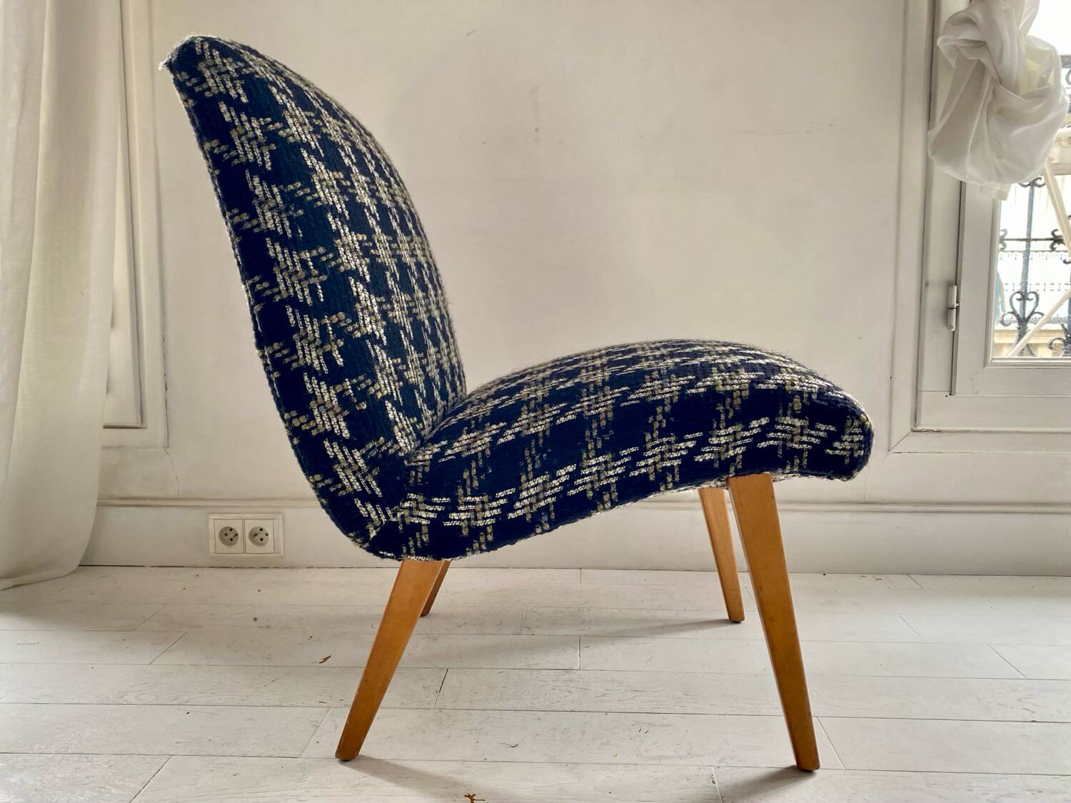 Pair of Knoll 'Vostra' armchairs