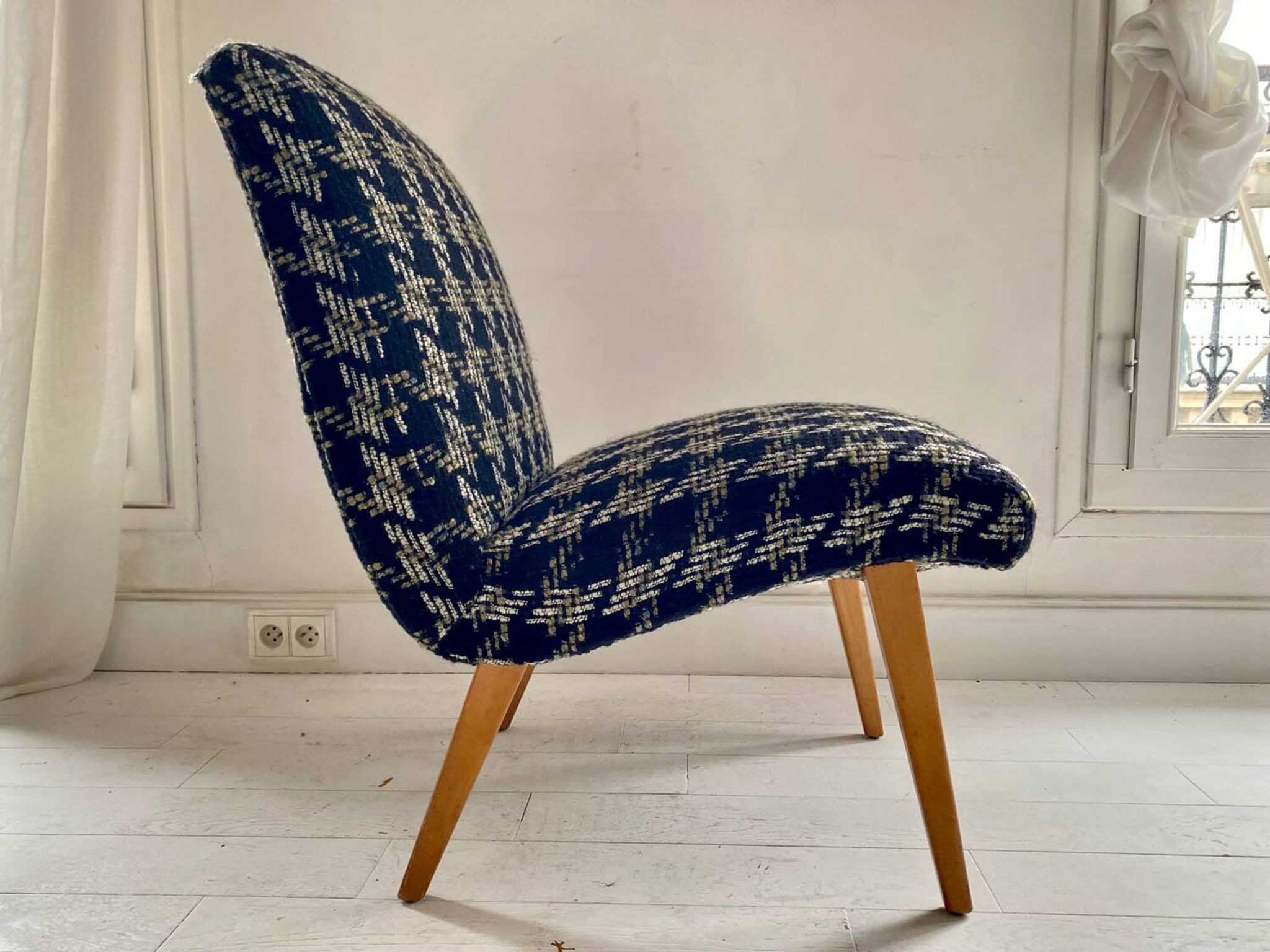 Pair of Knoll 'Vostra' armchairs
