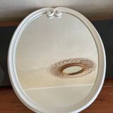 Oval mirror in white lacquered metal