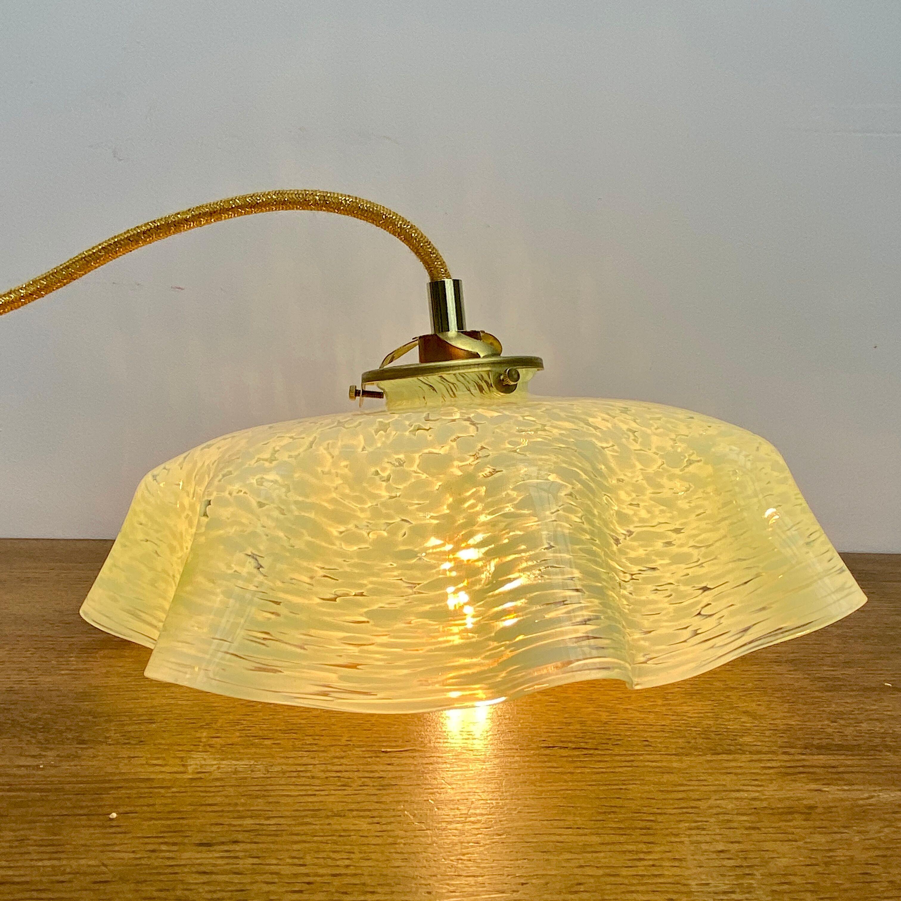 Suspension abat-jour vintage en verre de clichy mint