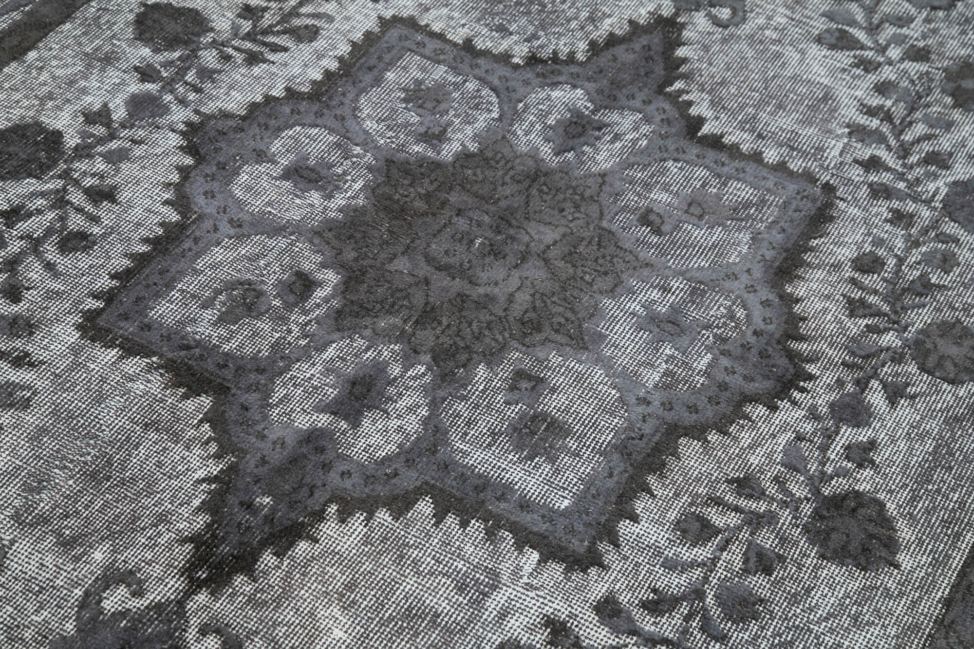 Hand-knotted carved anatolian 1970s 161 cm x 273 cm grey carpet