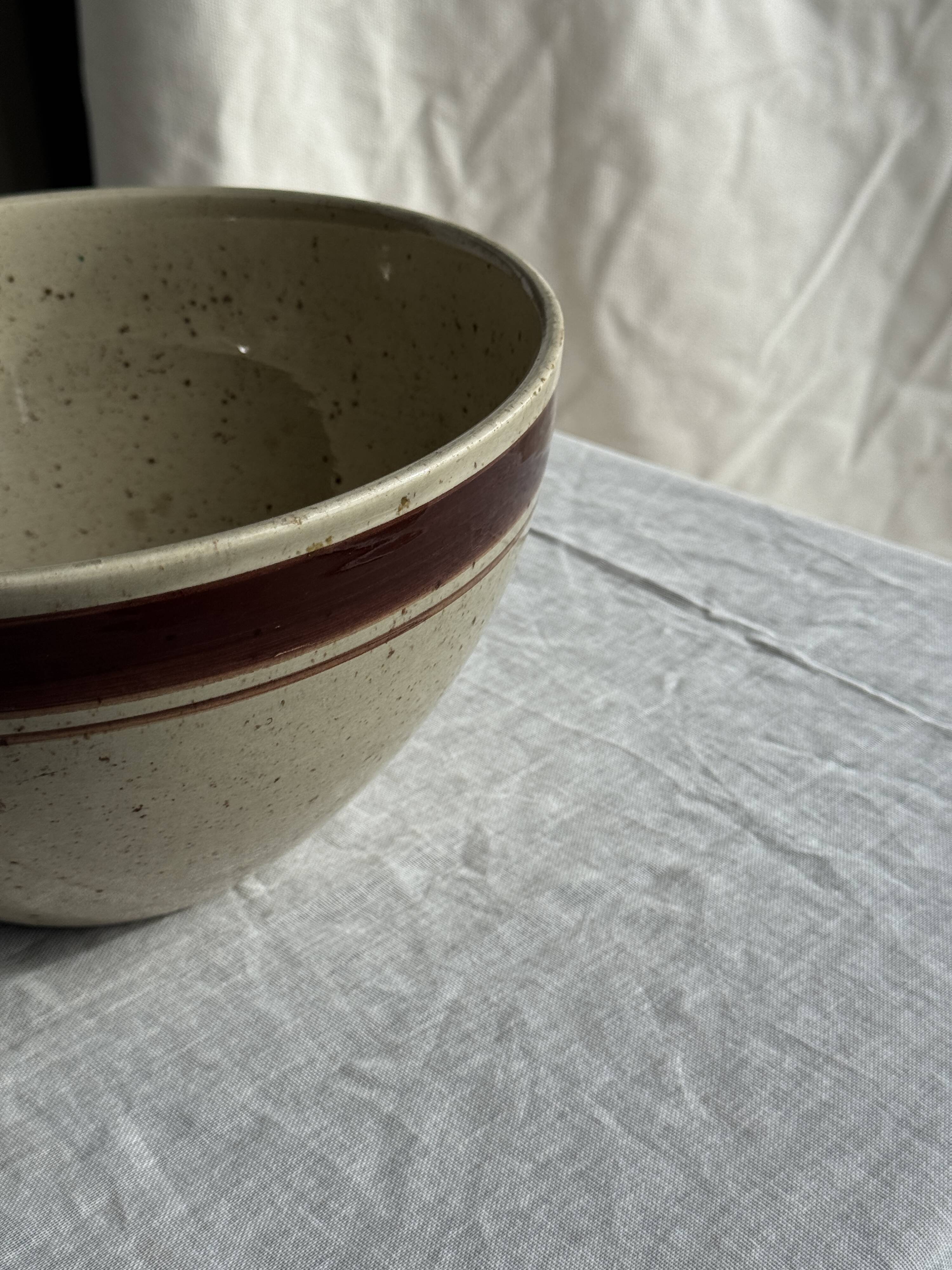 Large speckled beige salad bowl with ochre trim H14 D25