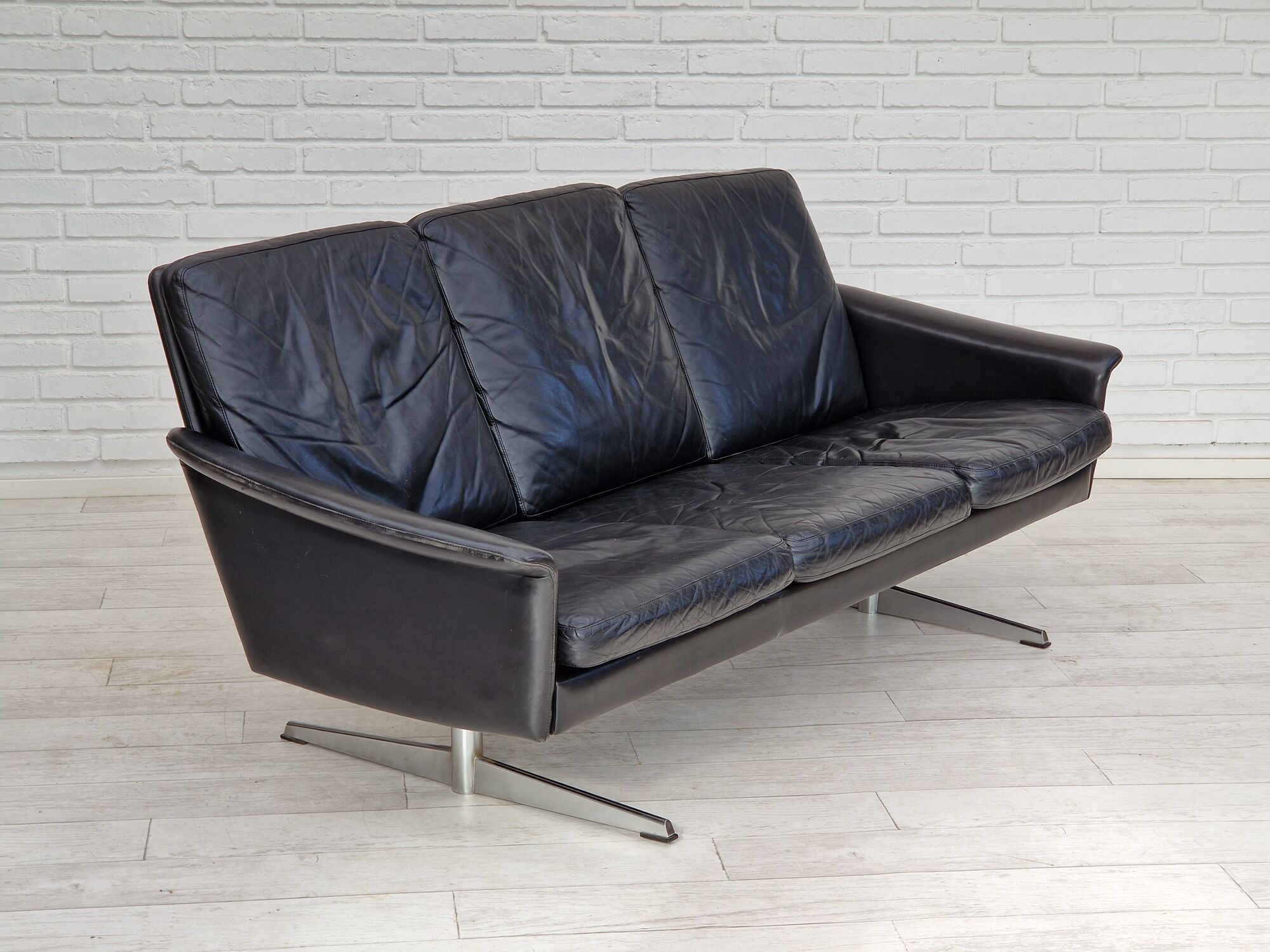 1970s, Danish design by Georg Thams for Vejen Møbelfabrik, 3 seater sofa, leather.