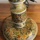 Grande lampe en bois peint