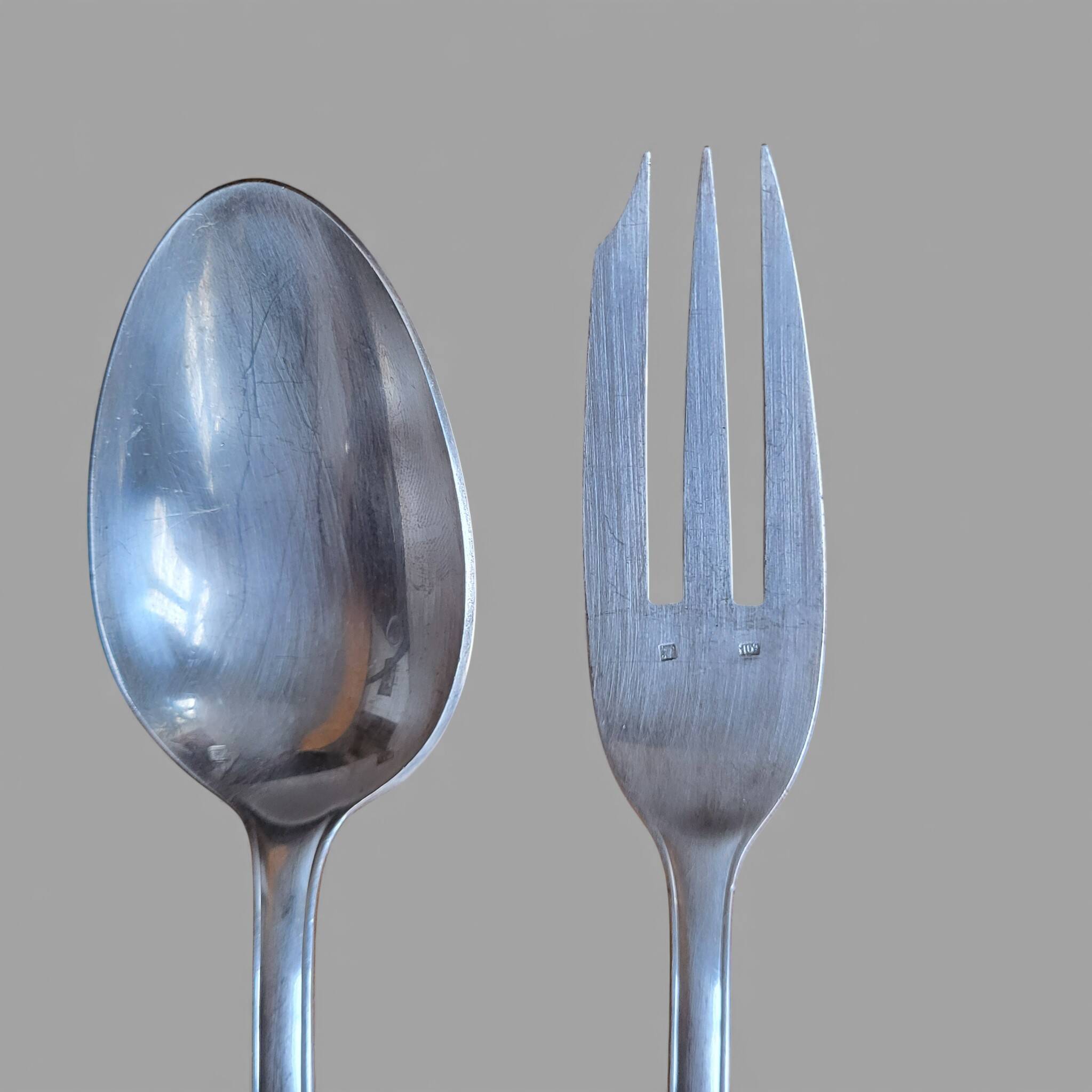 Silver-plated metal serving cutlery