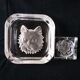 Ensemble de deux cendriers vintage en verre gravé chat et fleur