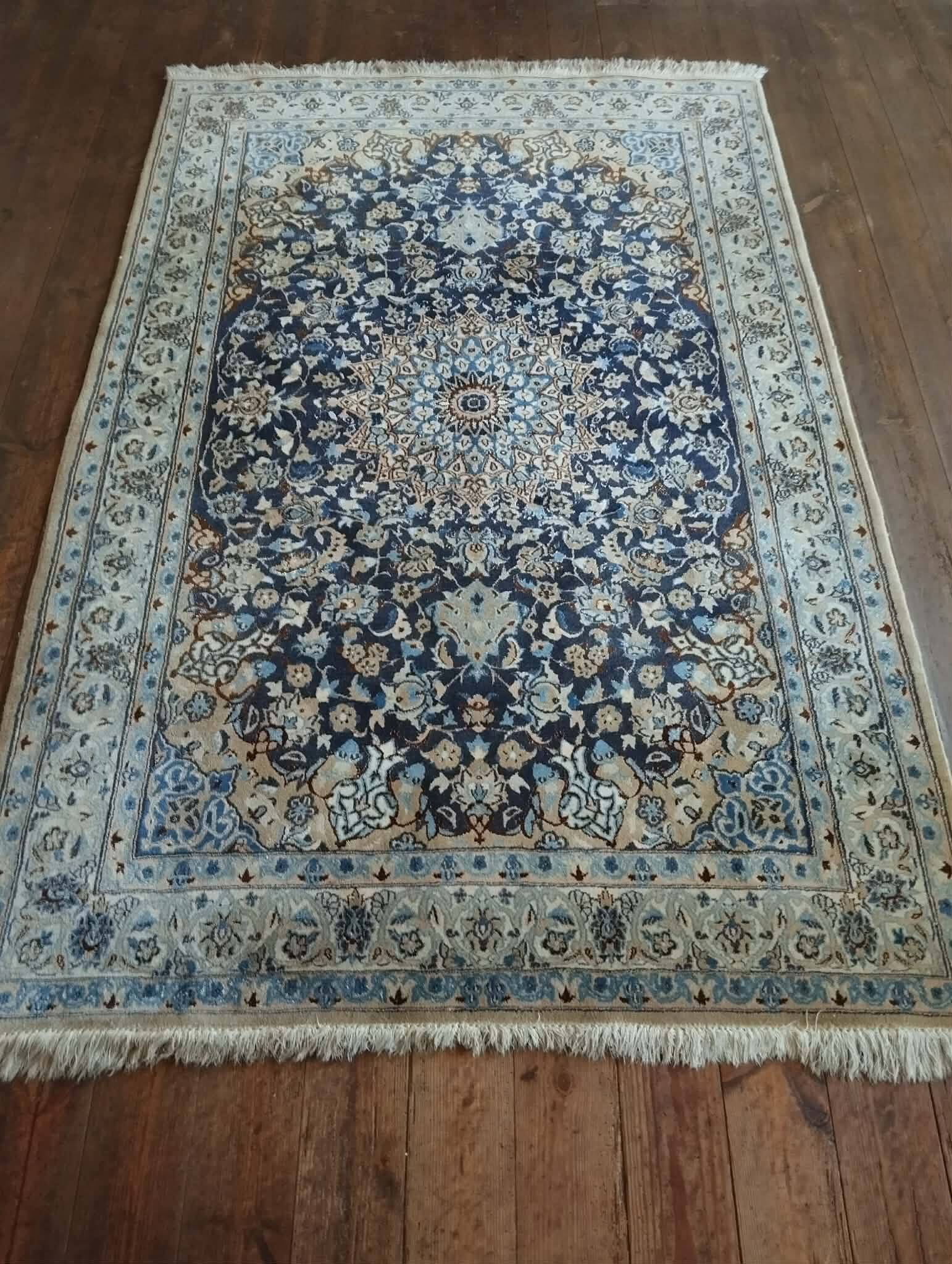 handmade Naïn Persian carpet 192x125cm