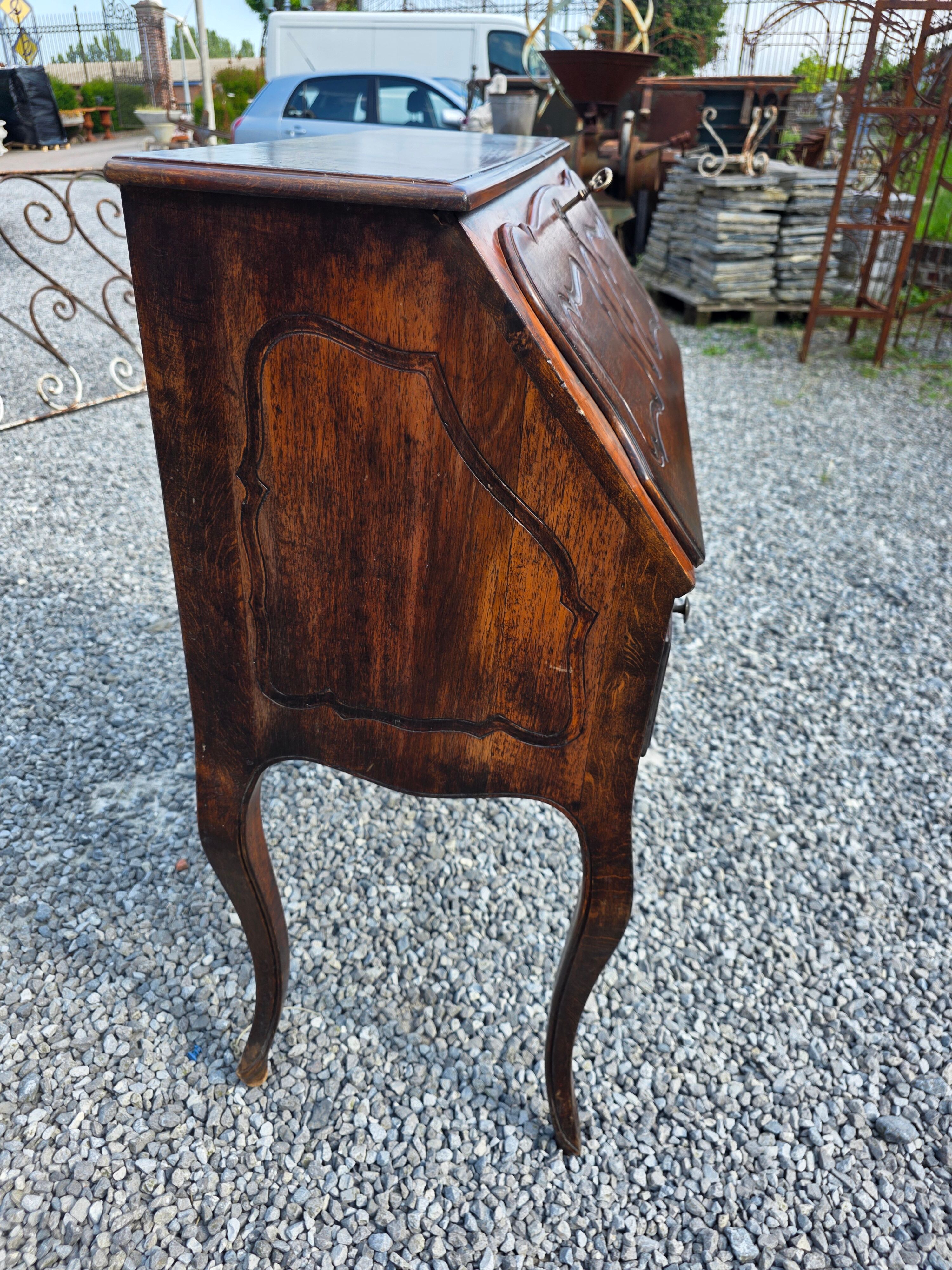 Curved donkey desk in walnut (secretary)