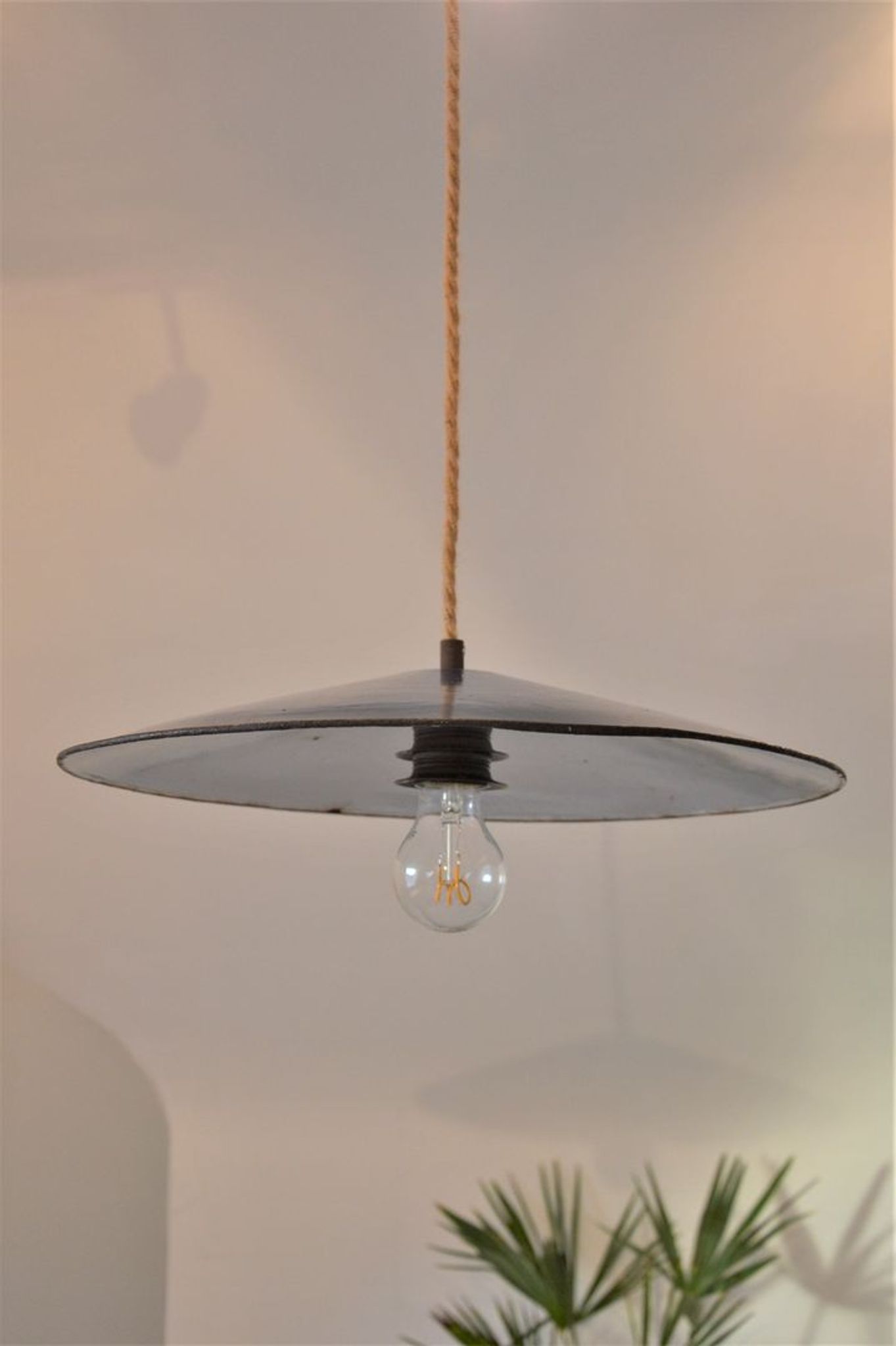 Vintage pendant lamp in blue enamel – rust and jute finishes