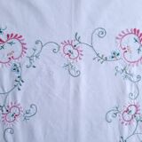 Tablecloth and 6 tea towels