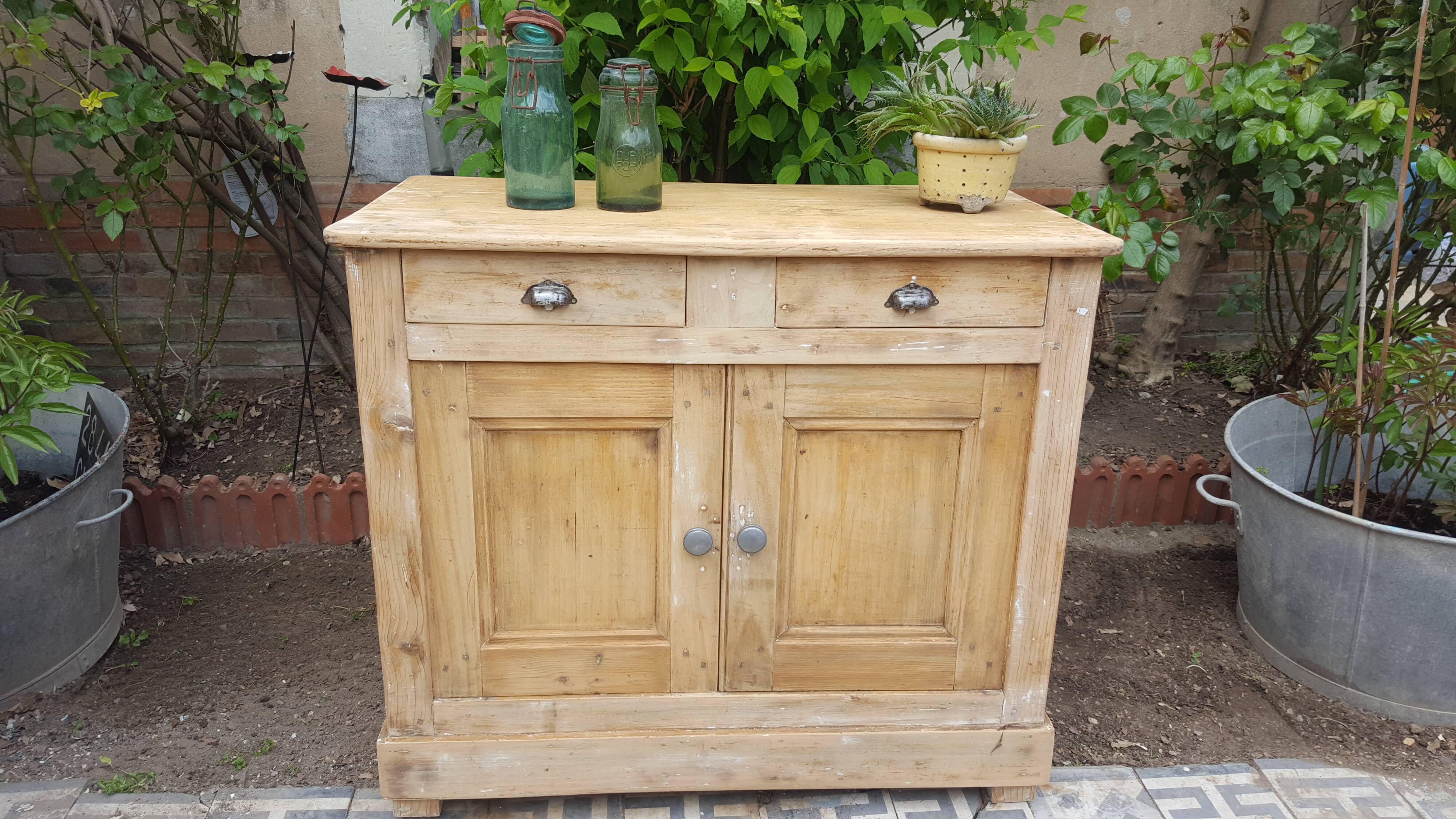 Natural wood charm buffet