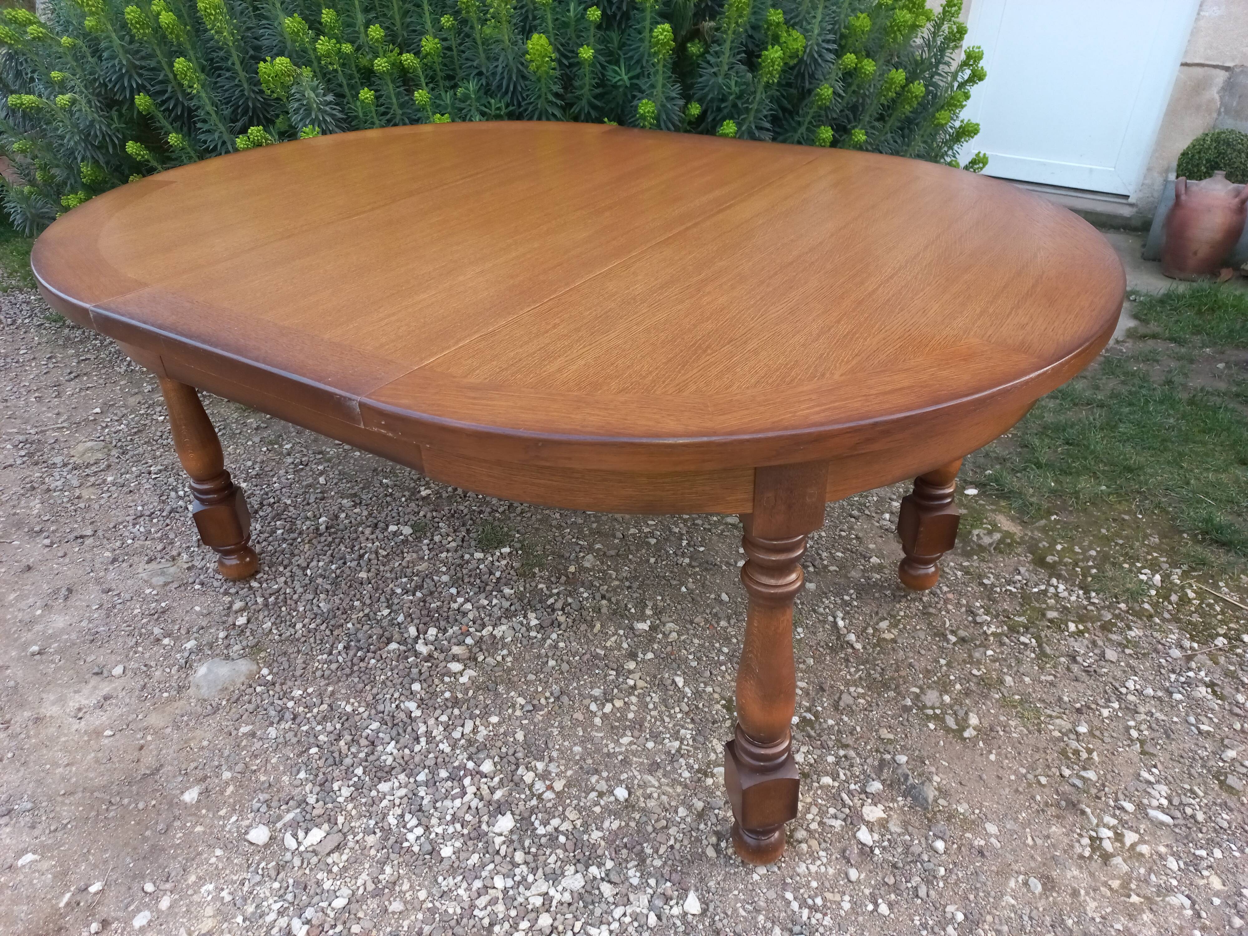 Table and 4 chairs + extension