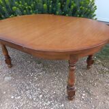 Table and 4 chairs + extension