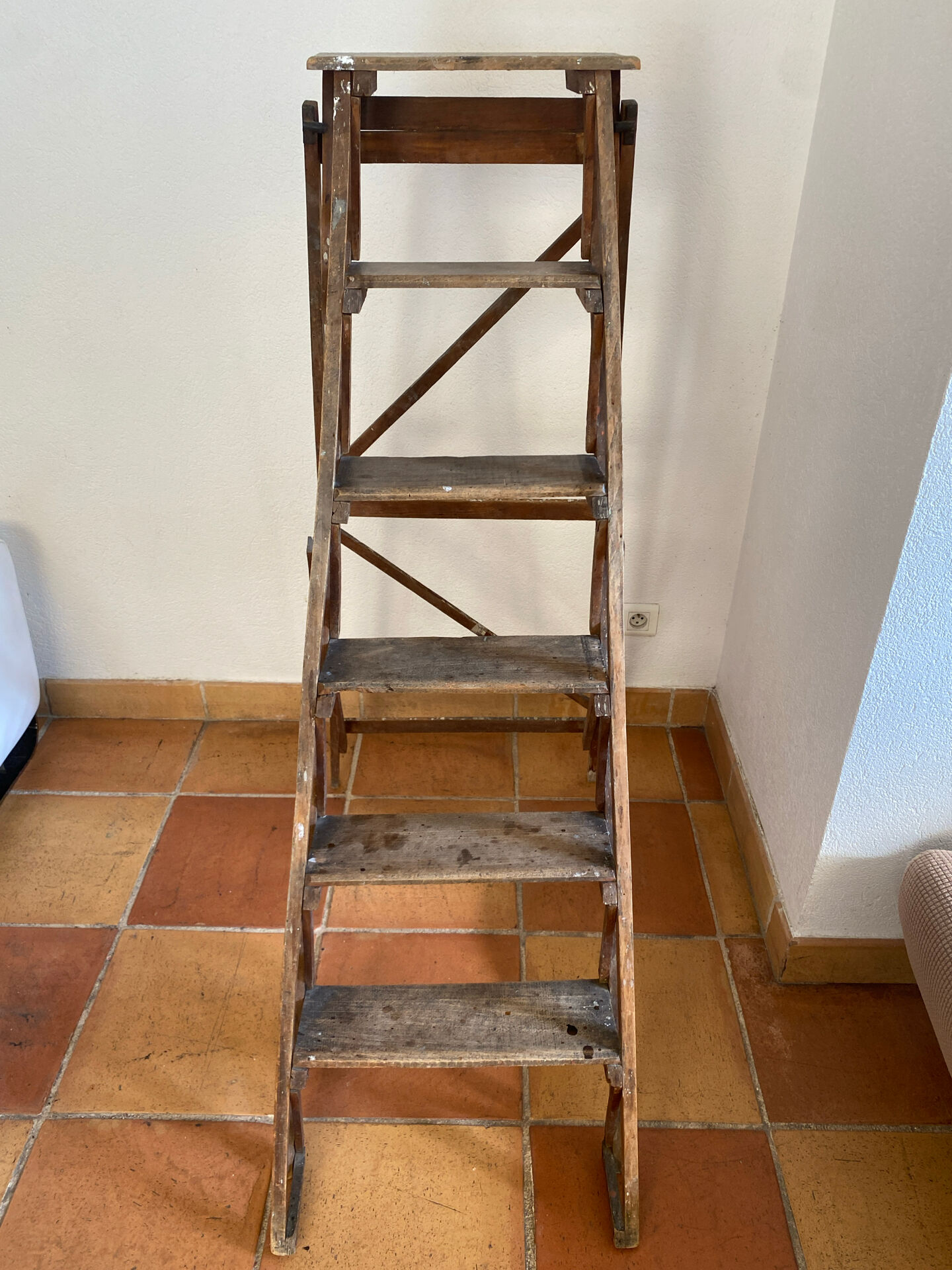 Wooden painter's step ladder