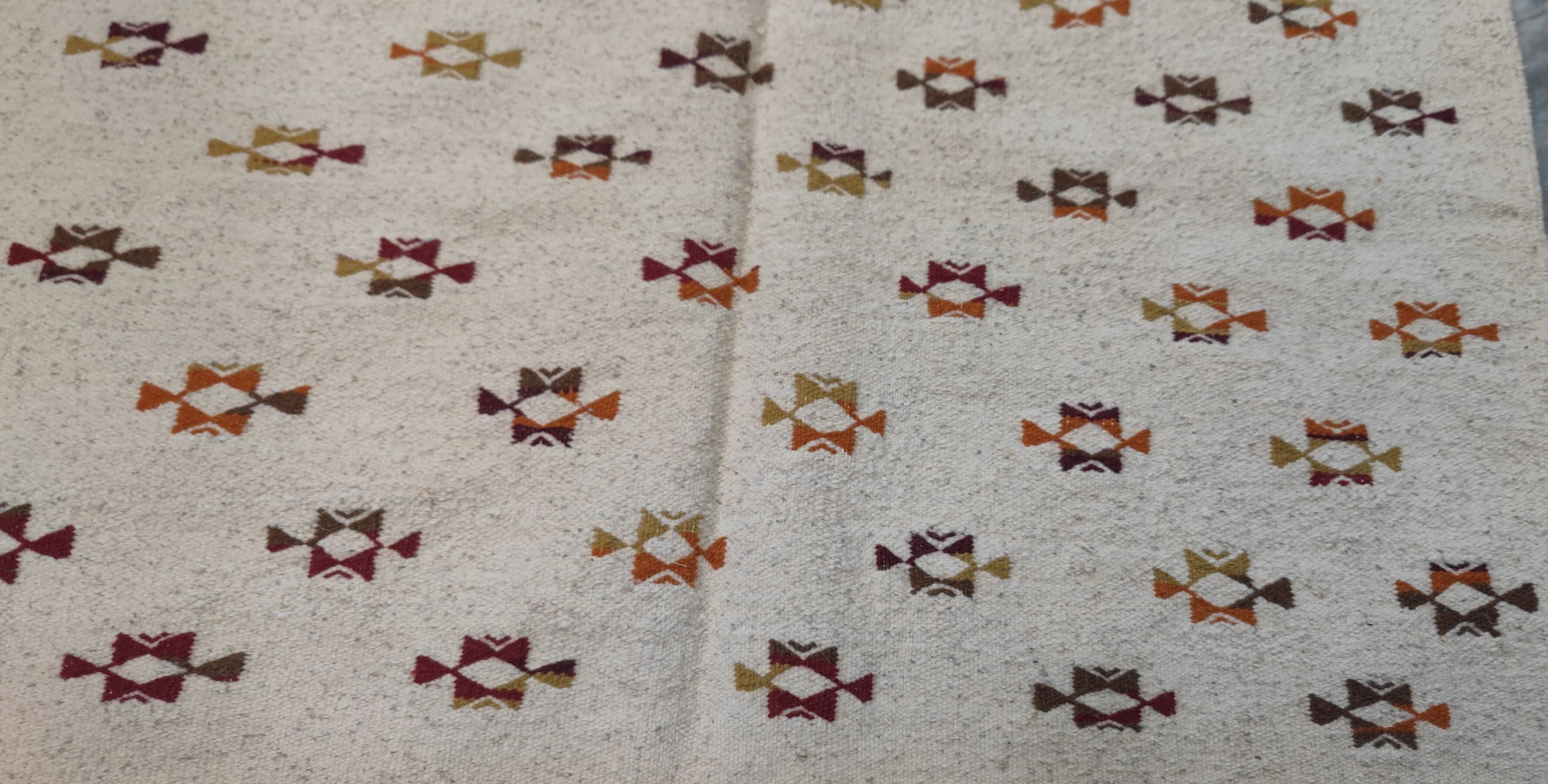 White and brown hand-woven rugs 125x180cm