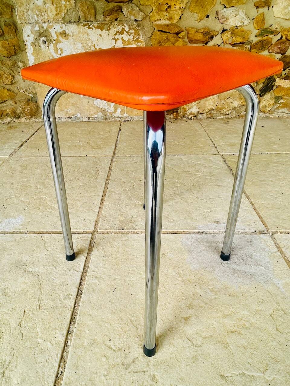 Tabouret vintage skaï orange et pieds chrome circa 70s