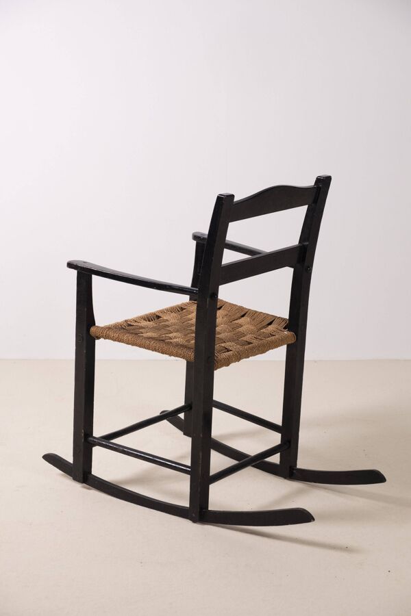 Fauteuil à bascule du début du 20e siècle avec siège en gazon, Danemark