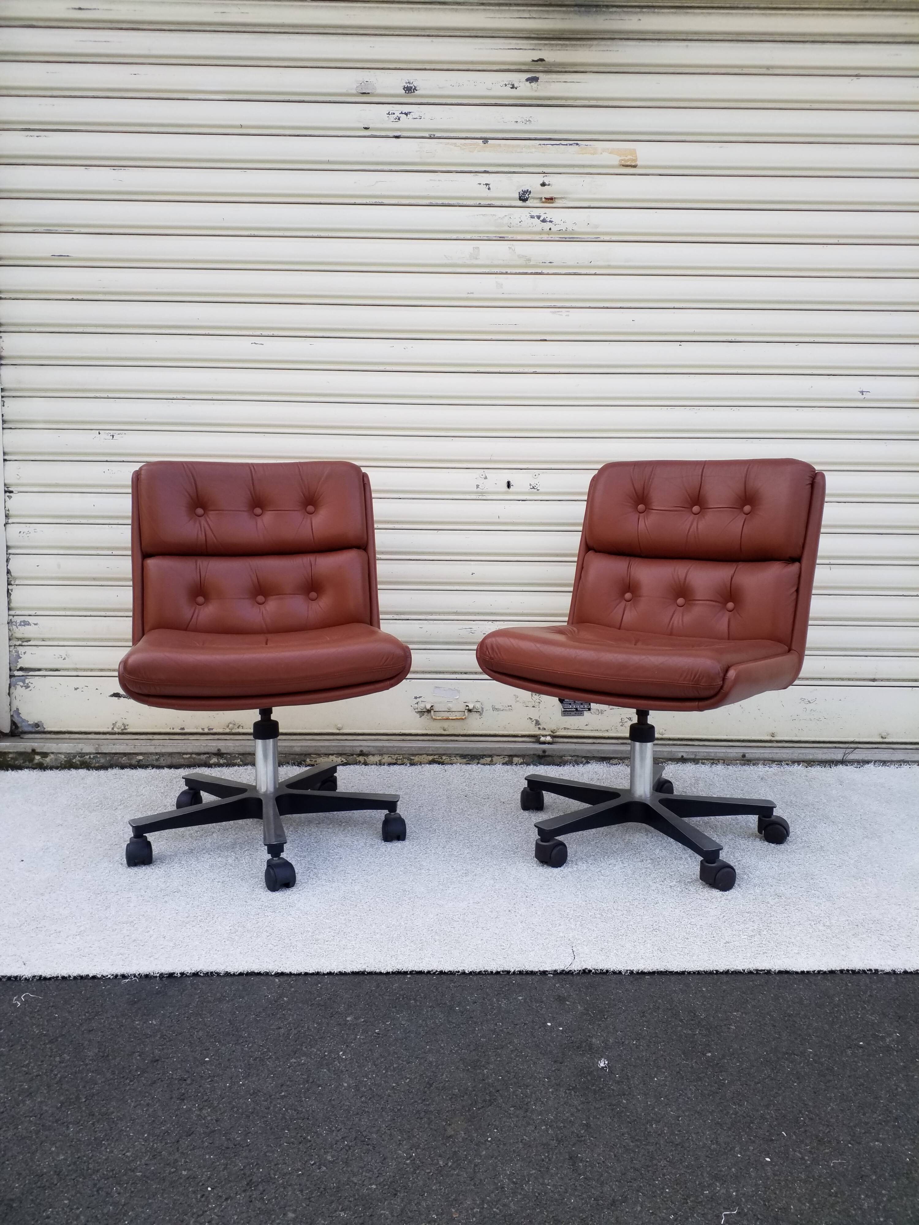 Pair of leather armchairs of the 60s 70s