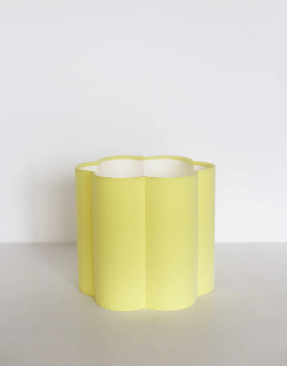Plain flower-shaped lampshade Flora "Chick Yellow"