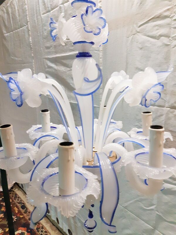 Murano chandelier in white Opaline with blue nets 6 full lights