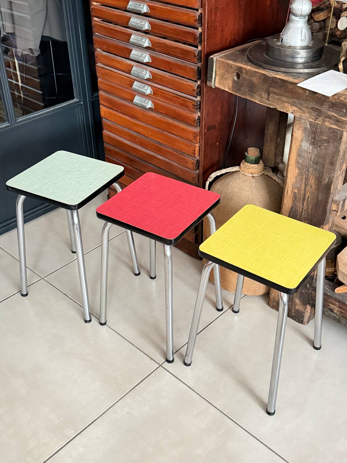 Tabouret Formica vert vintage
