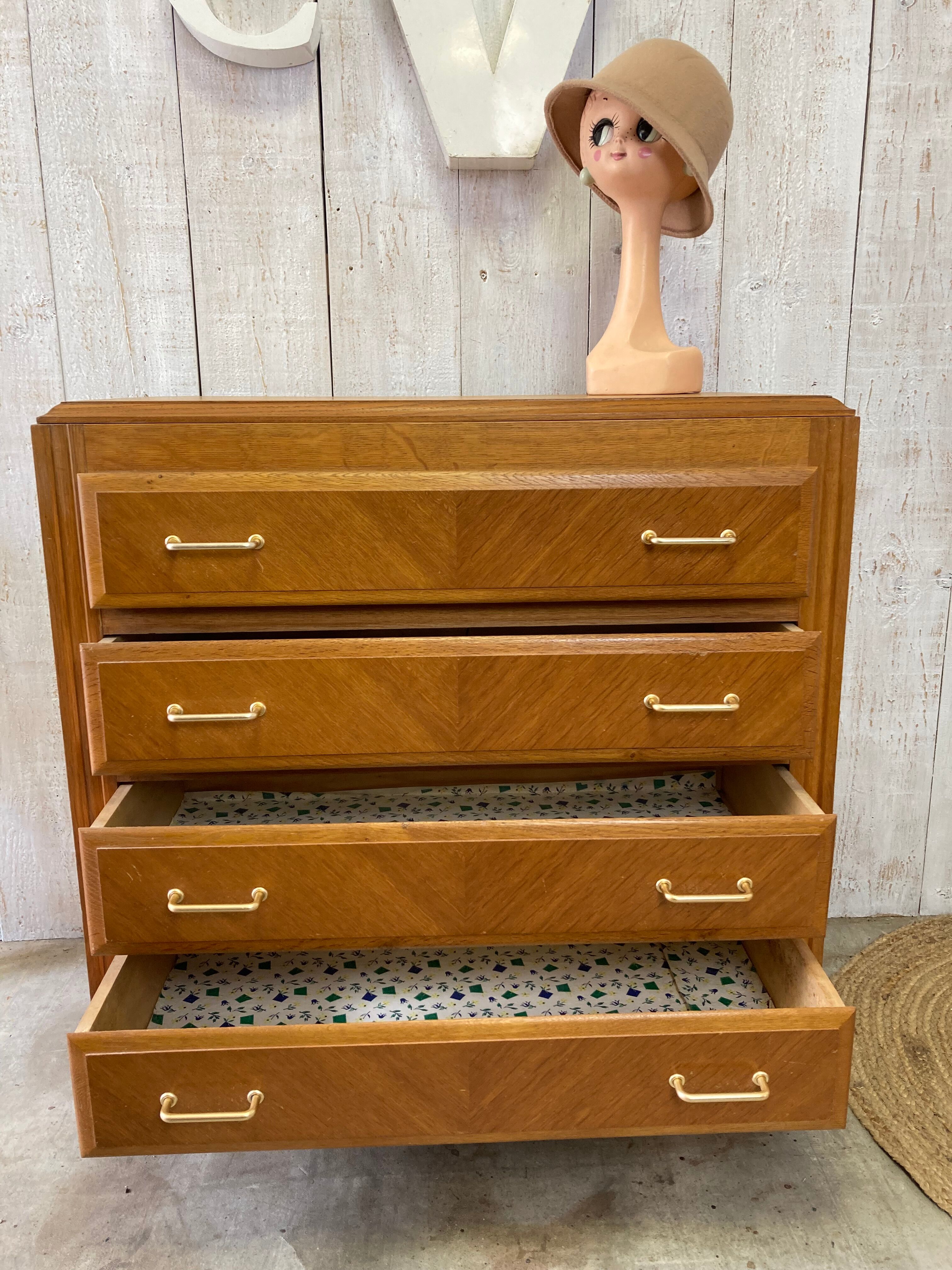 Commode vintage aux pieds compas
