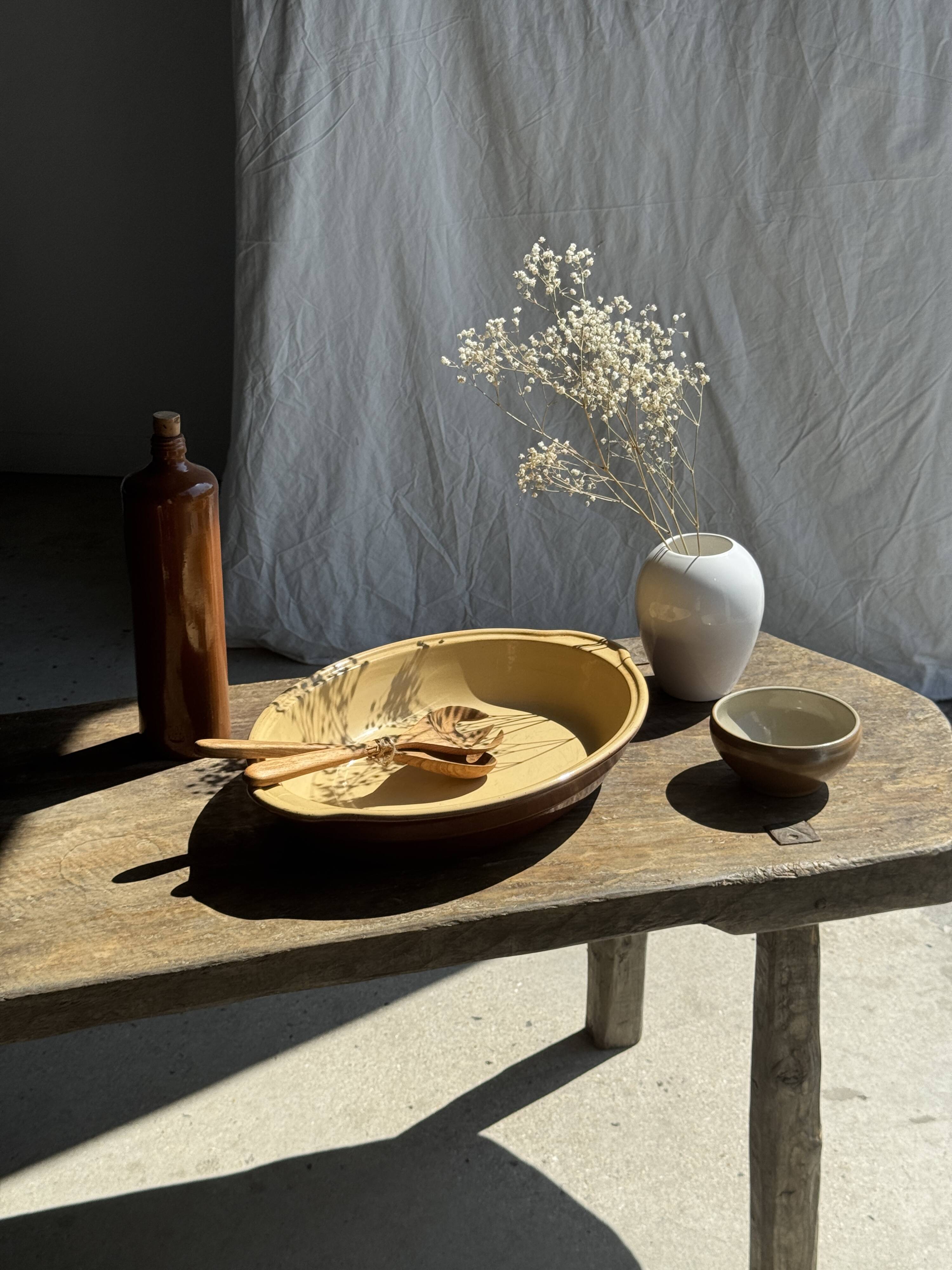 Huge oval oven dish with handle