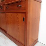 Vitrine de cuisine vintage avec portes coulissantes