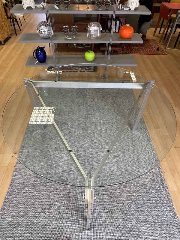 Table à manger ronde plateau en verre & structure triangle en métal brossé