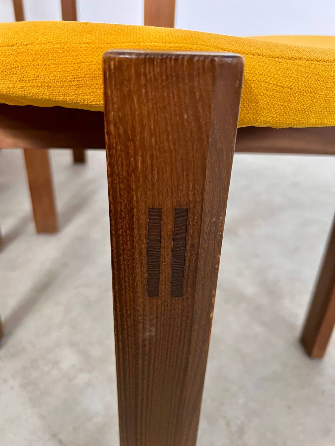 Set of 6 Scandinavian style chairs Girsberger 70s vintage solid wood mustard yellow