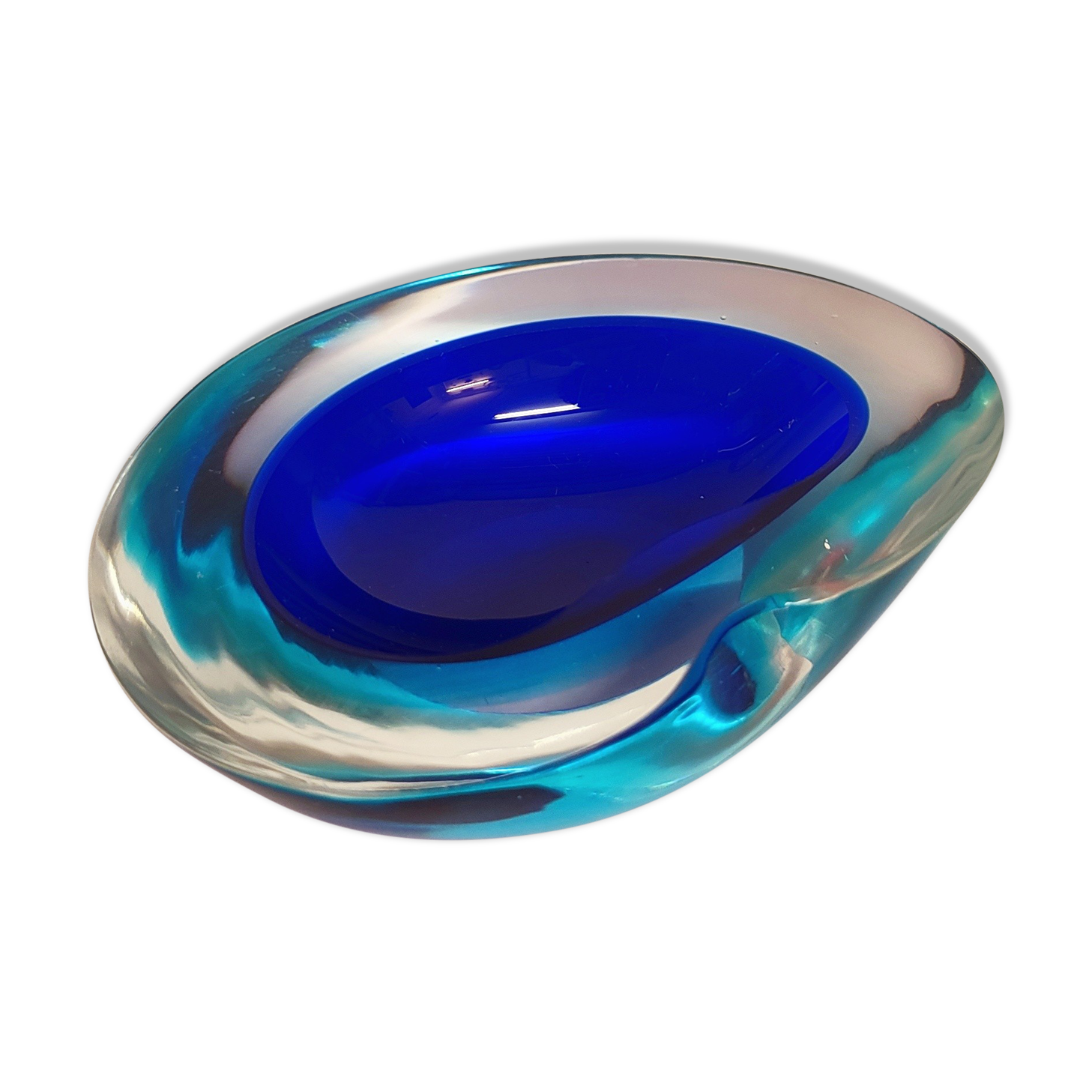 Murano glass bowl "Sommerso". Italy, 1970s.