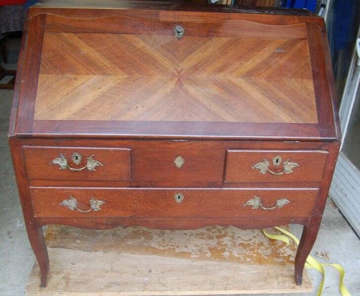 Louis XVI period walnut sloping desk from the 18th century
