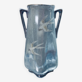 Japanese porcelain vase with dove patterns