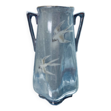 Japanese porcelain vase with dove patterns