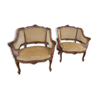 Paire de fauteuils corbeille louis XV en Noyer sculpté